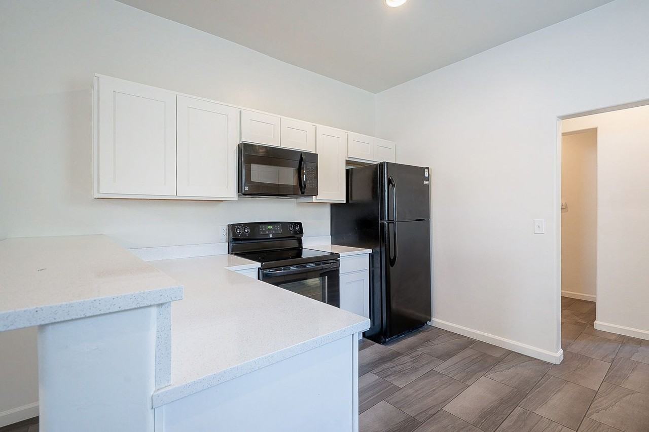 436 N Euclid Ave - Photo 2 of 42