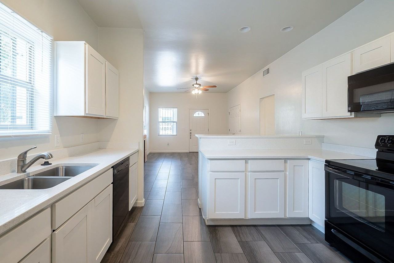 436 N Euclid Ave - Photo 4 of 42