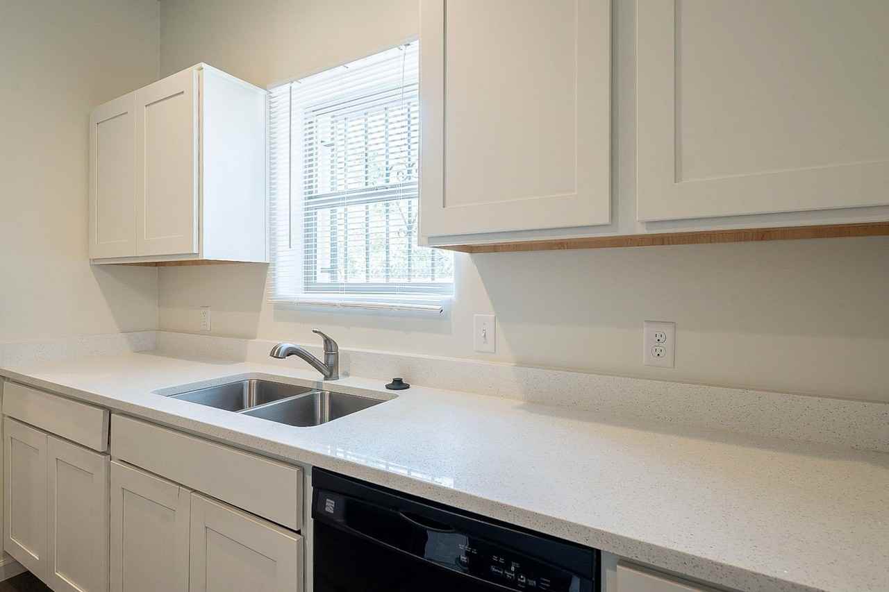 436 N Euclid Ave - Photo 5 of 42