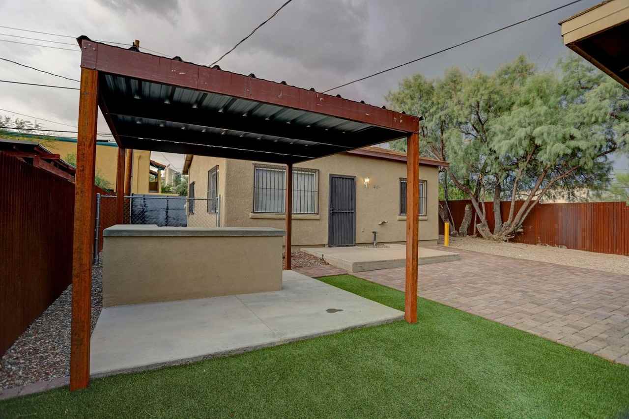 1441 E. 8th St. - Photo 3 of 37