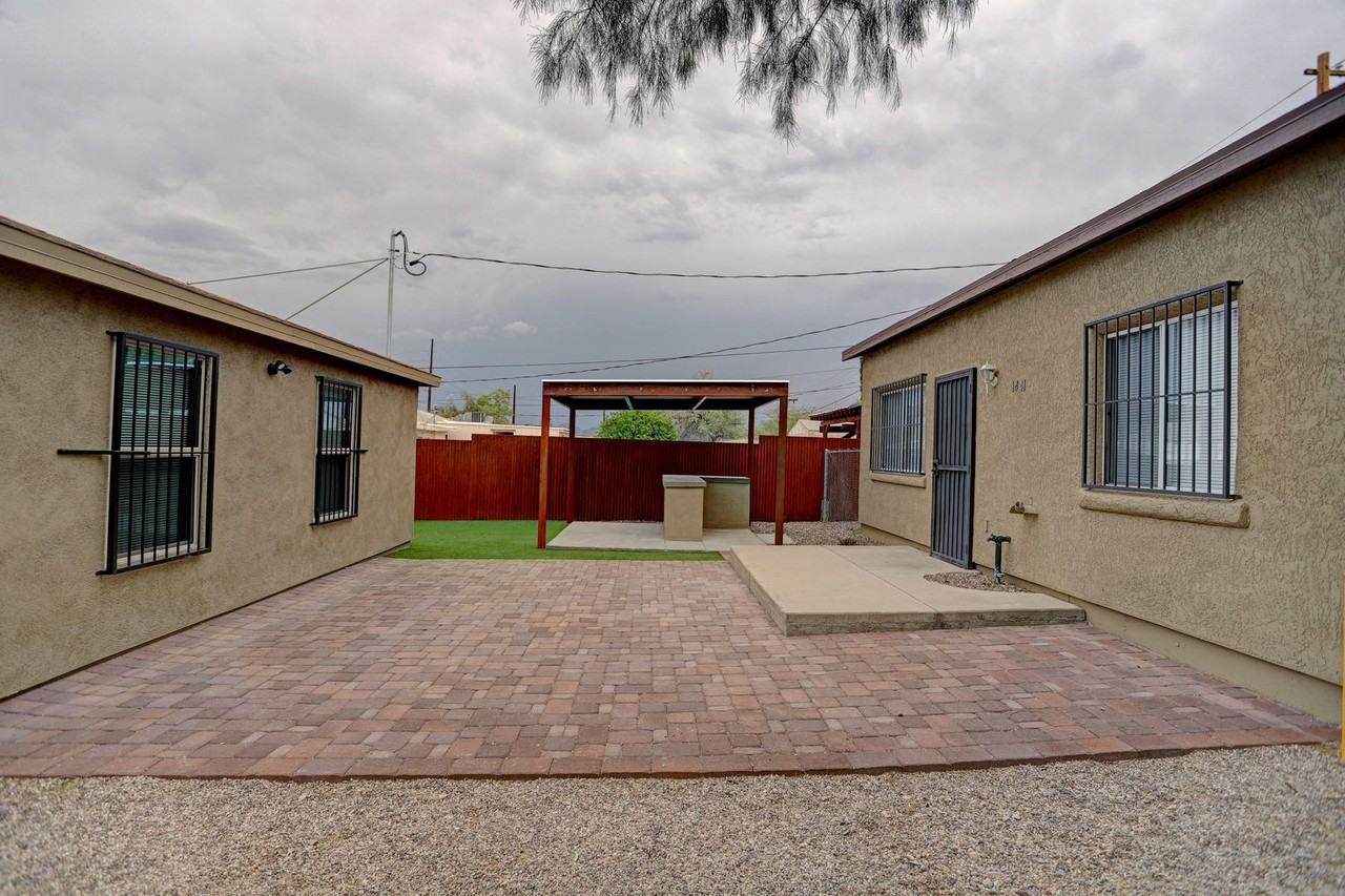 1441 E. 8th St. - Photo 4 of 37