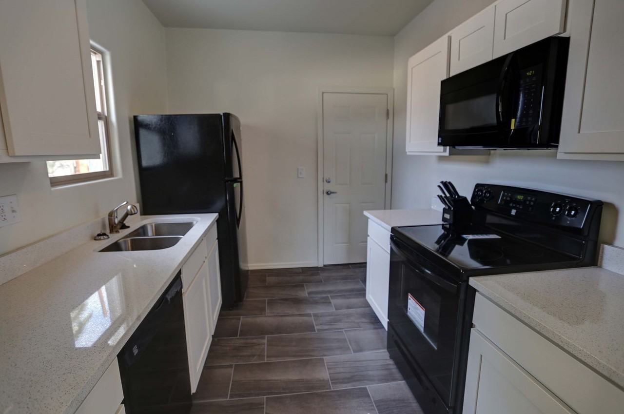 223 N. Mountain Ave. - Photo 5 of 18