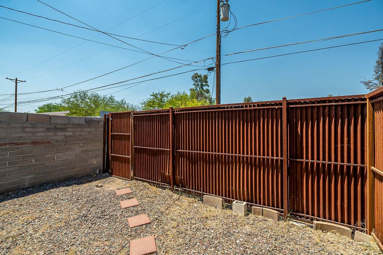 1243 E. Waverly St. - Photo 2 of 12