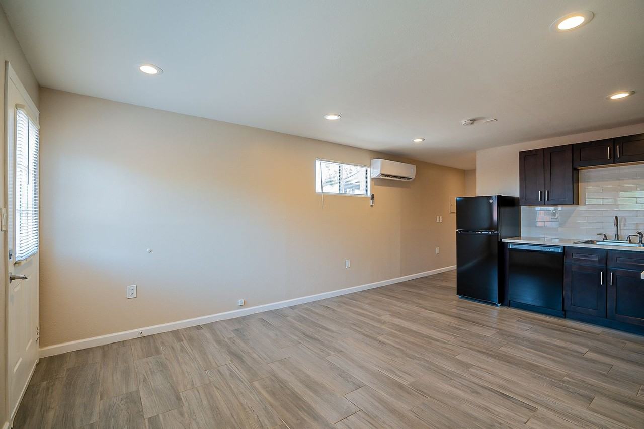 1243 E. Waverly St. - Photo 7 of 12