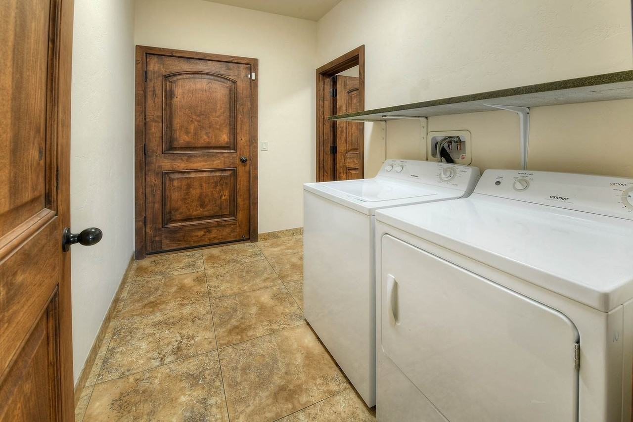 2600 E. Lee St. - Photo 6 of 10