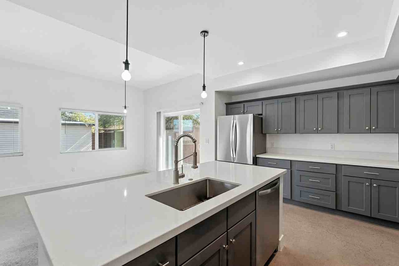 1310 E. Elm St. - Photo 5 of 29