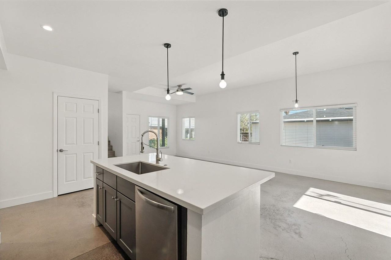 1310 E. Elm St. - Photo 6 of 29