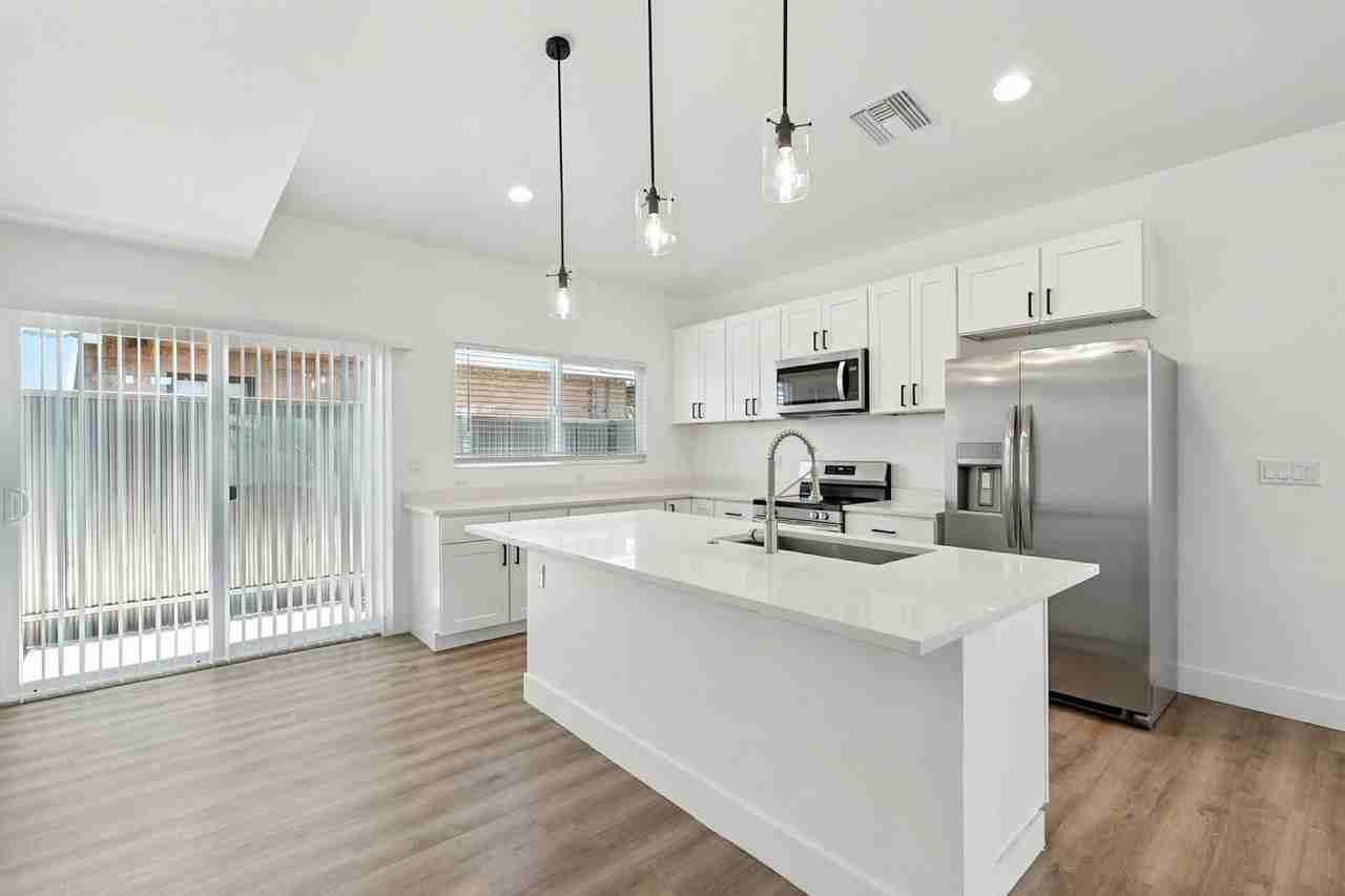 114-118 N. Cherry Ave. ( 114-1, 114-2, 116, 118 ) - Photo 7 of 34