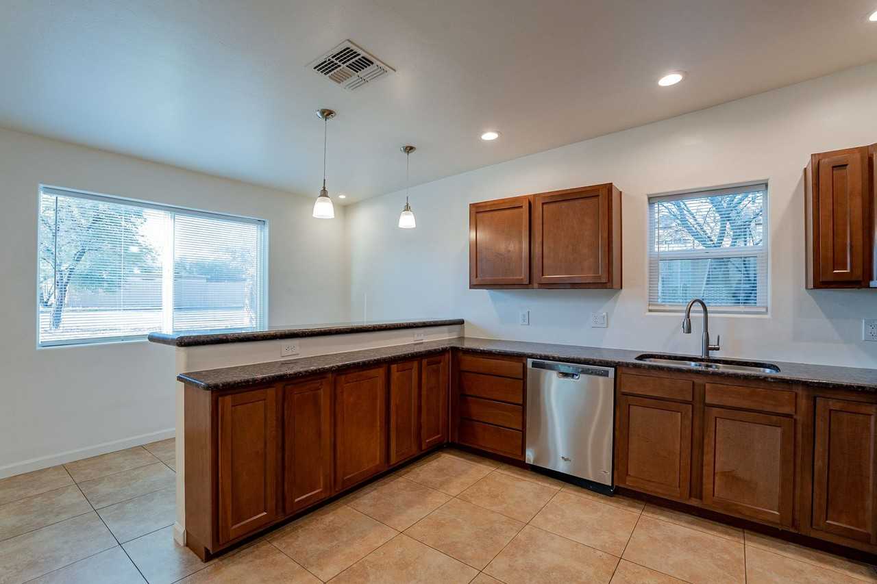 436 E Waverly St - Photo 6 of 30