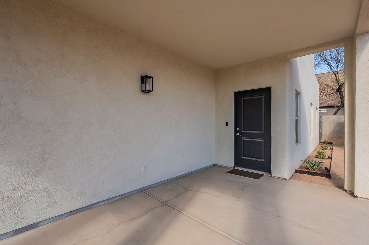 1425 N. Euclid Ave. - Photo 5 of 47