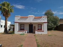 featured image of 1137 E Elm St