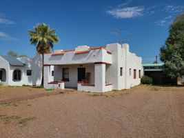 featured image of 1137 E Elm St