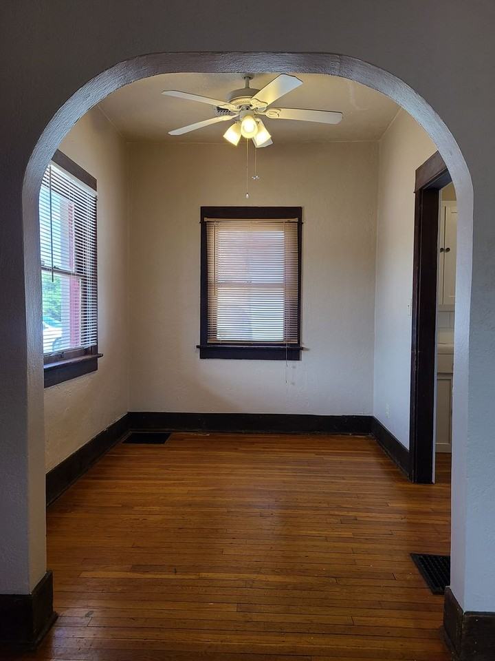 1137 E. Elm St. - Photo 3 of 26