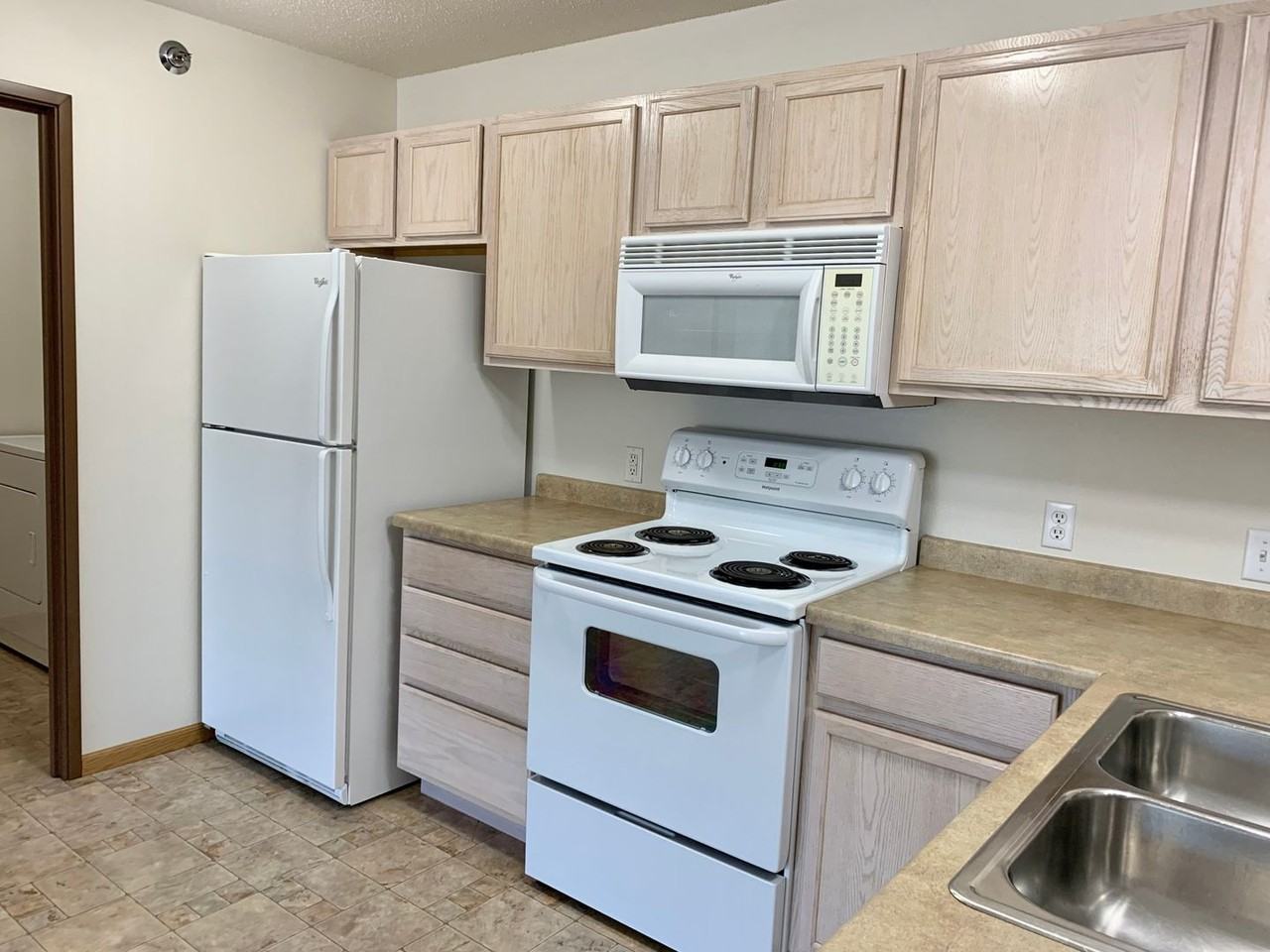 Fairways II - Photo 3 of 40