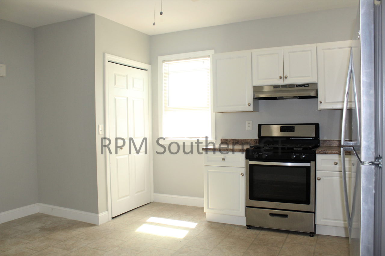 793 Madison Ave - Photo 4 of 11