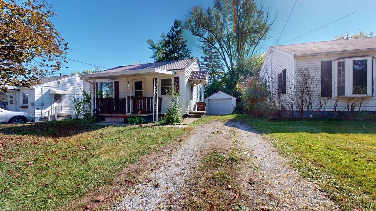 681 Burns St - Photo 2 of 9