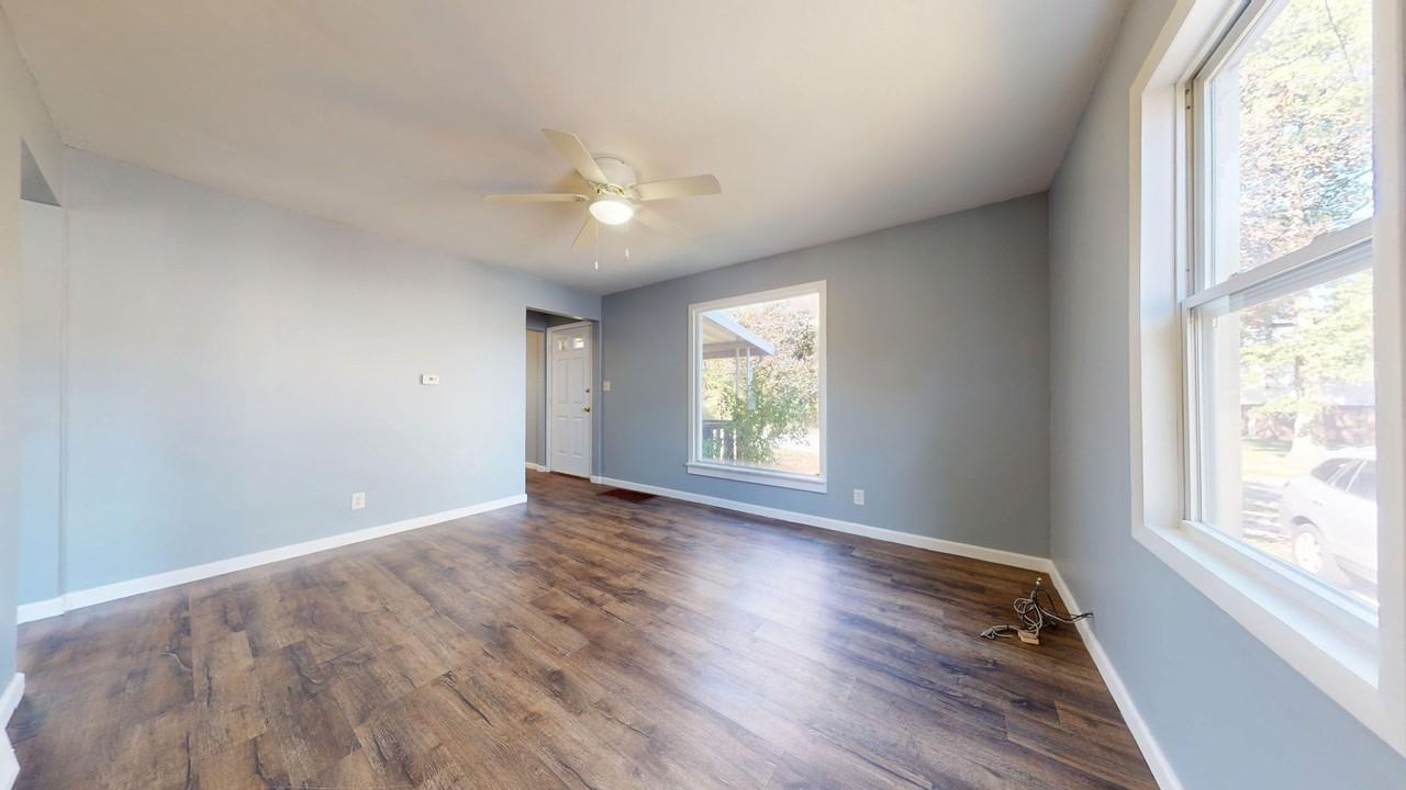 681 Burns St - Photo 3 of 9