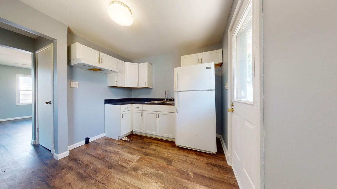 681 Burns St - Photo 4 of 9