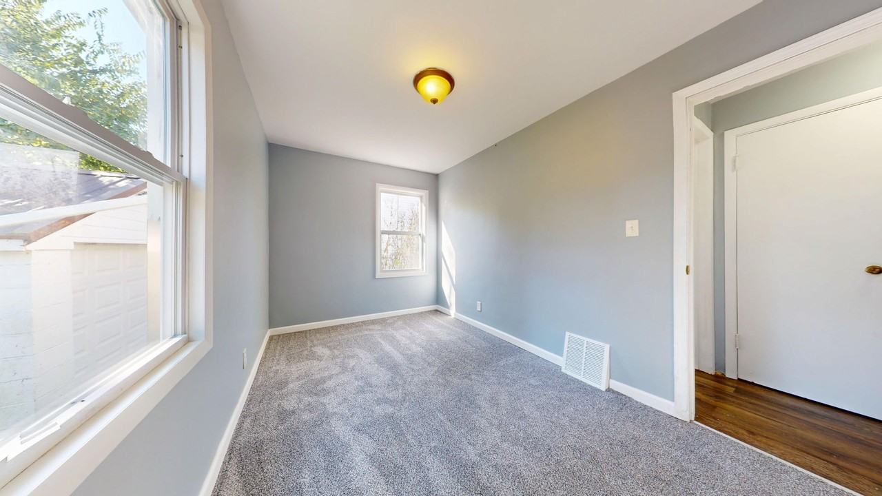 681 Burns St - Photo 6 of 9