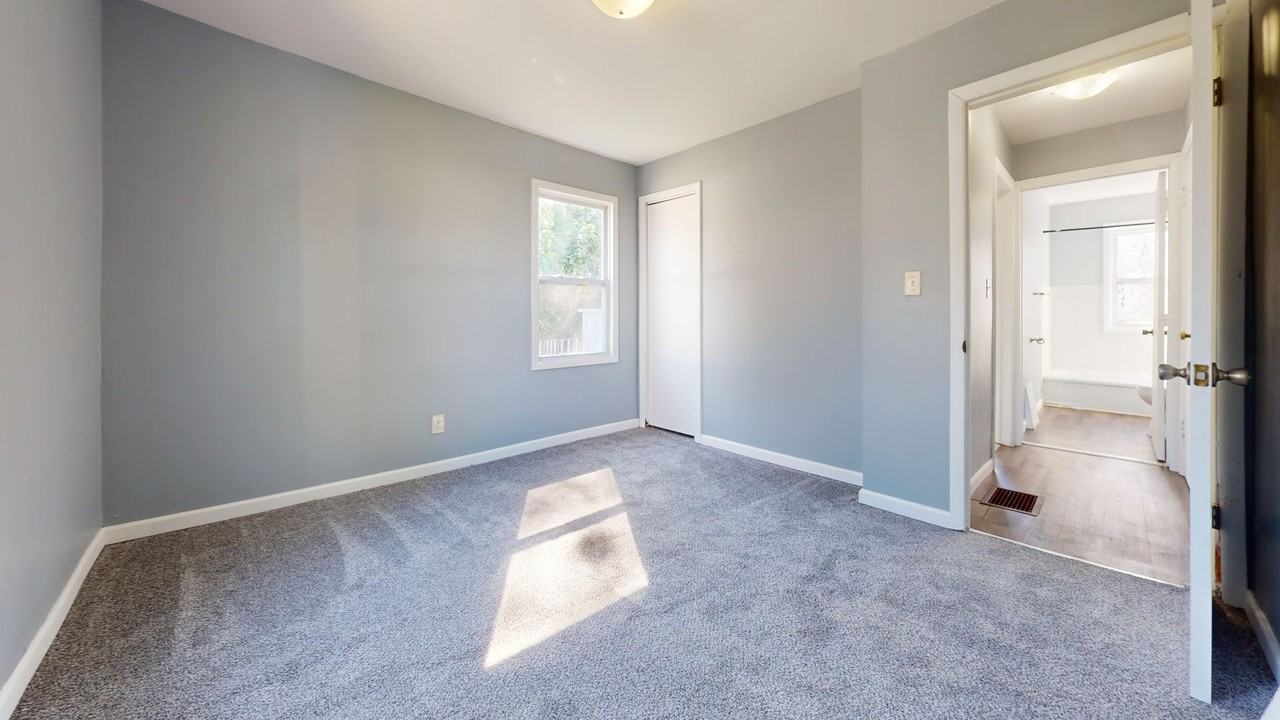 681 Burns St - Photo 7 of 9