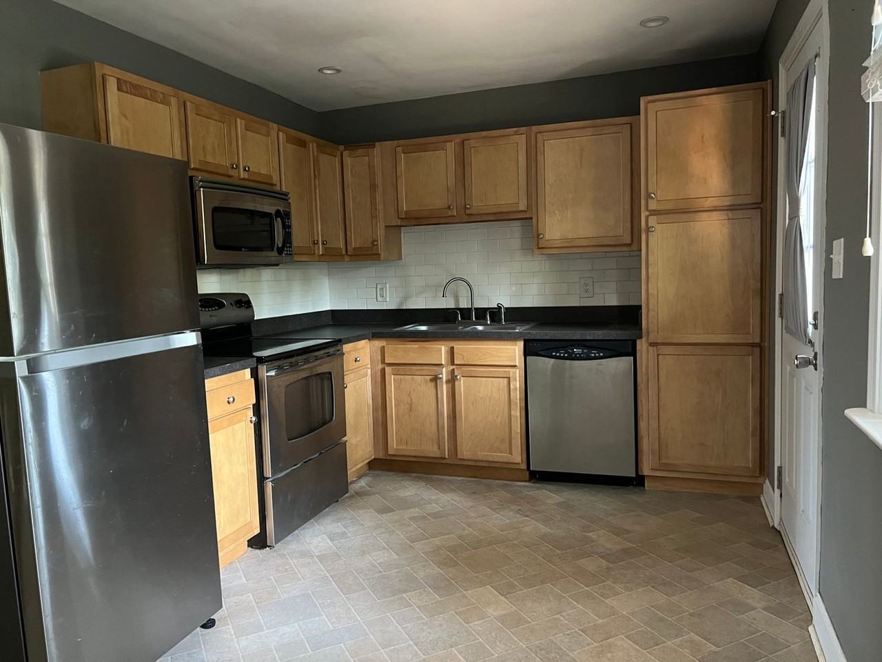 521 Clifton Rd - Photo 4 of 13