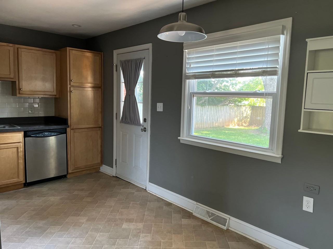 521 Clifton Rd - Photo 5 of 13