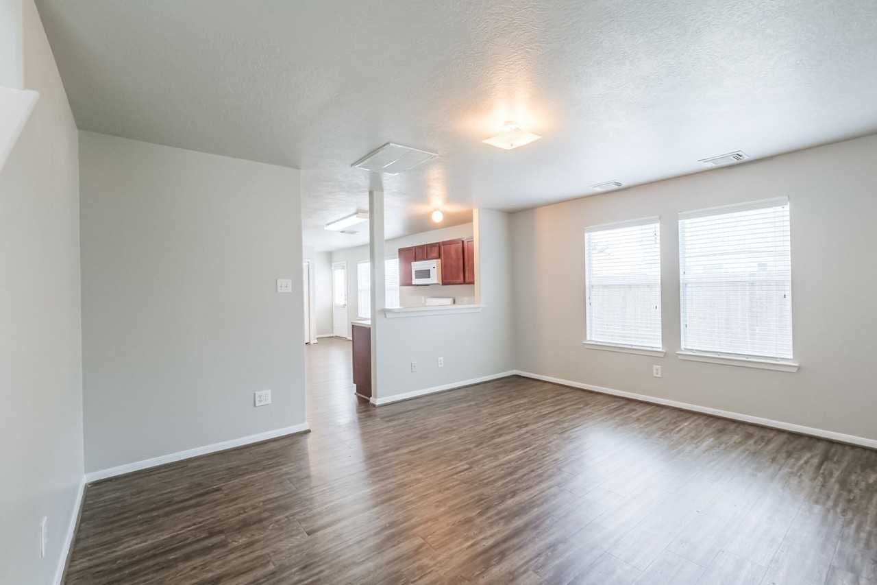 19607 Tully Meadows Ct - Photo 5 of 33