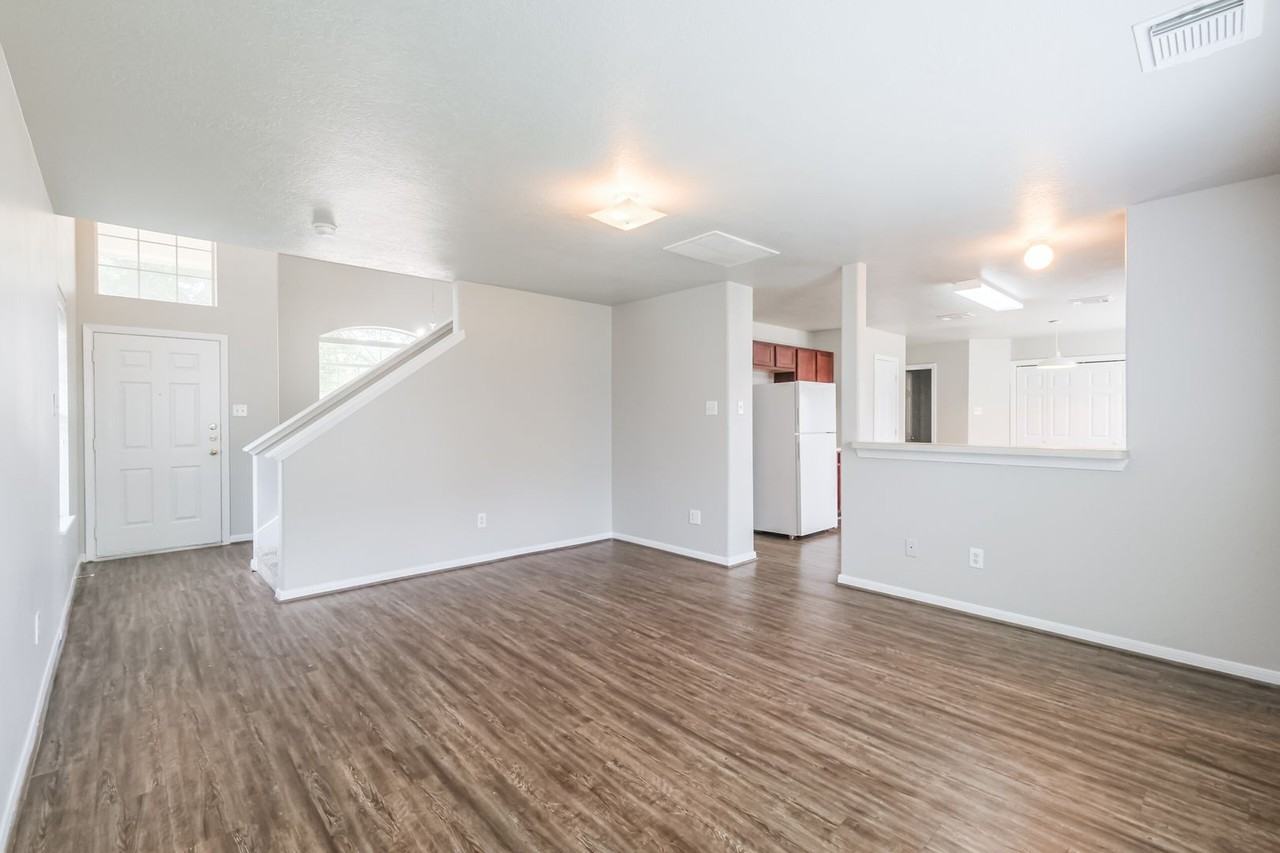 19607 Tully Meadows Ct - Photo 6 of 33