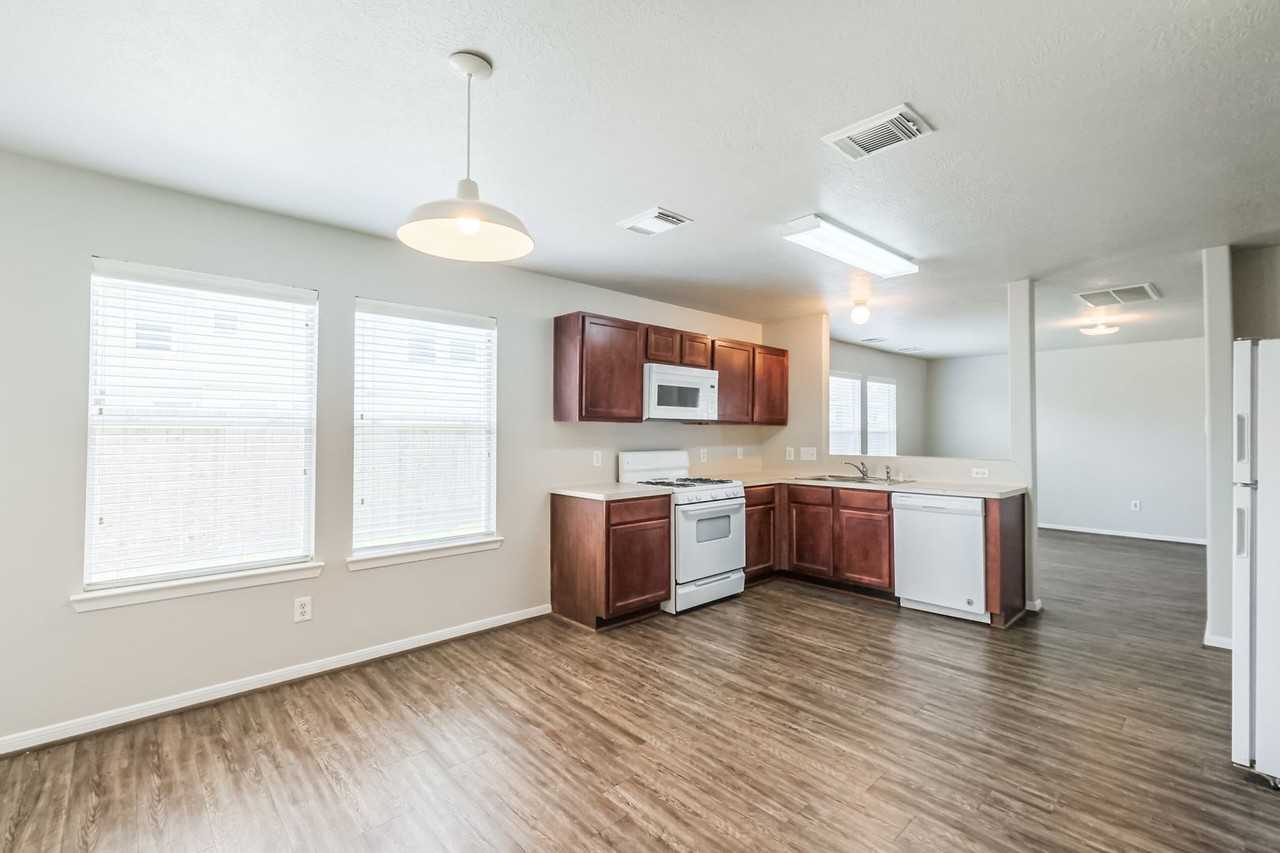 19607 Tully Meadows Ct - Photo 7 of 33