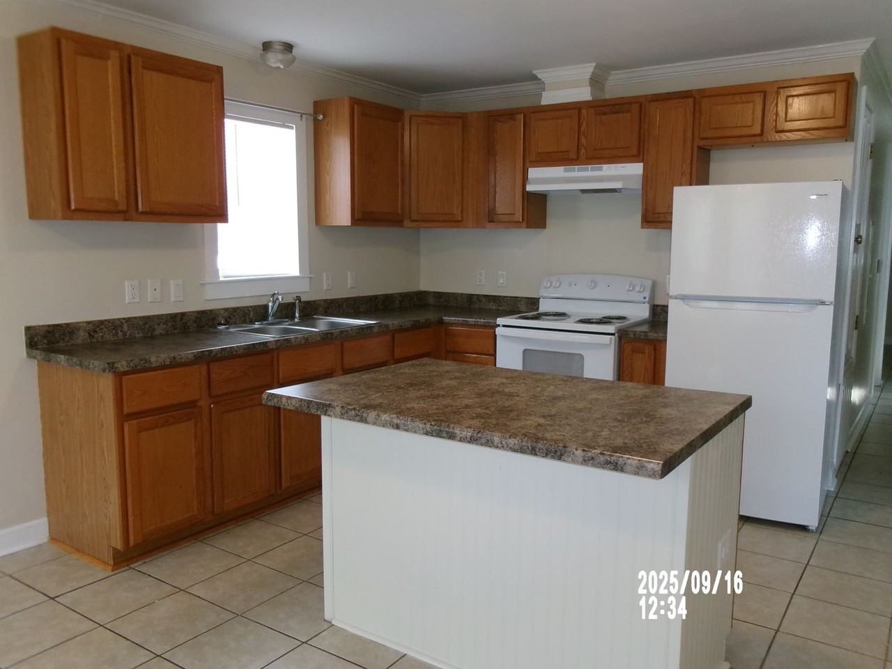 1002 13th St - Photo 2 of 13