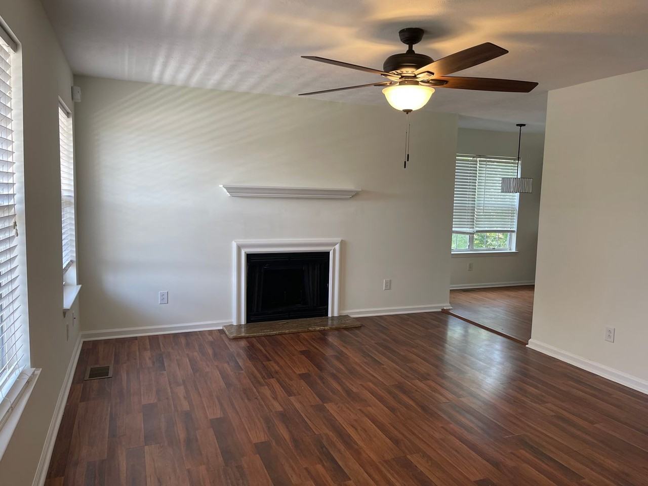 428 Newton Ct - Photo 3 of 13