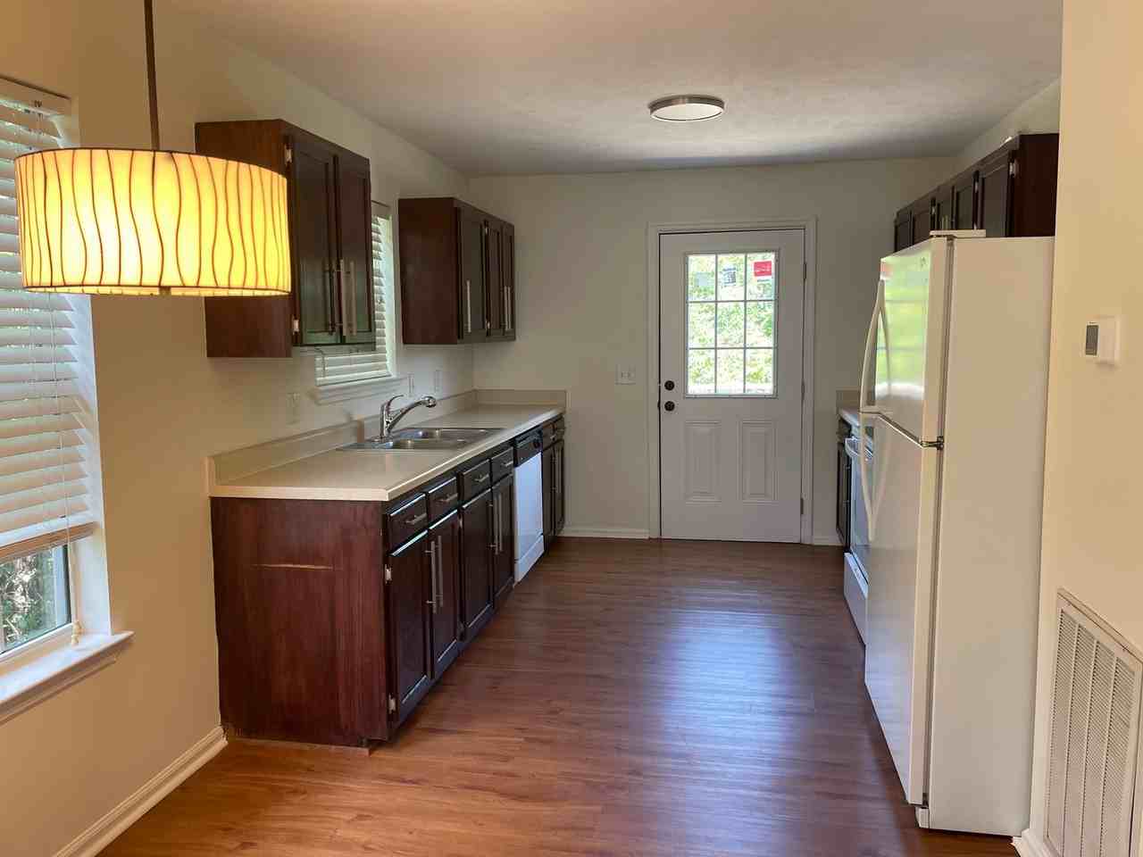 428 Newton Ct - Photo 4 of 13