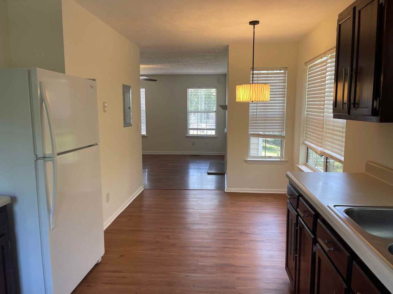 428 Newton Ct - Photo 5 of 13