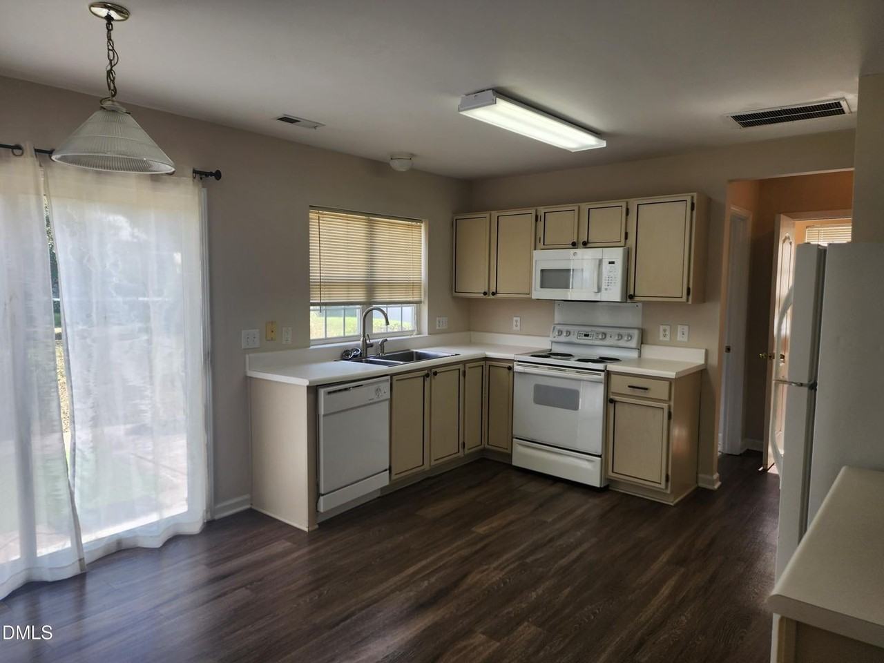 4820 Loganshire Ln - Photo 2 of 17
