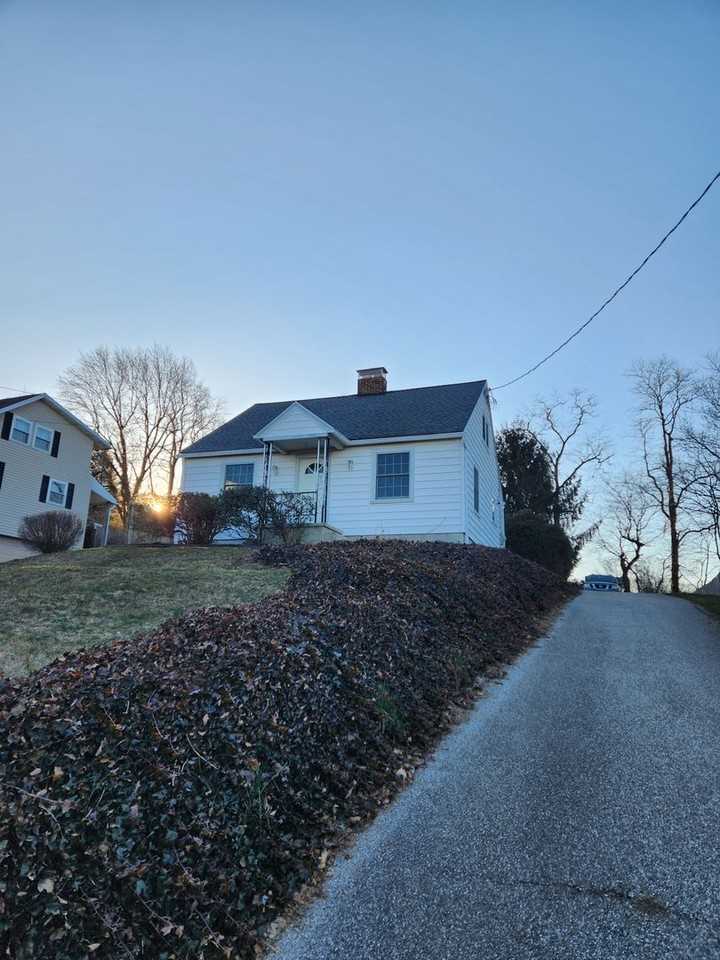 344 Woodland View Dr - Photo 2 of 19