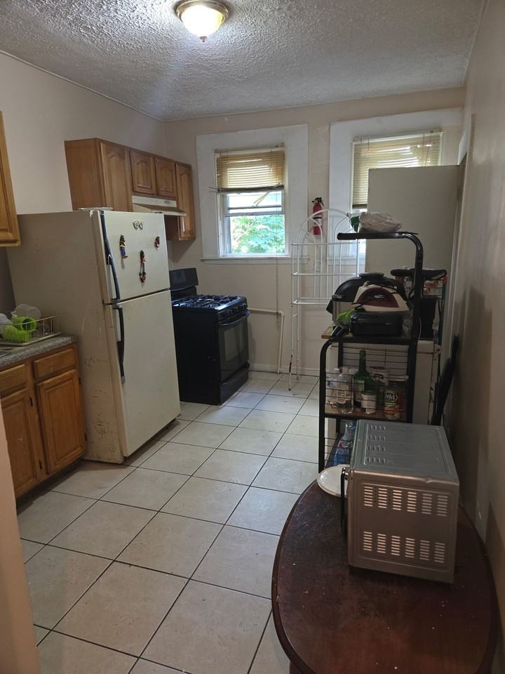 239 N 5th St - Photo 3 of 5