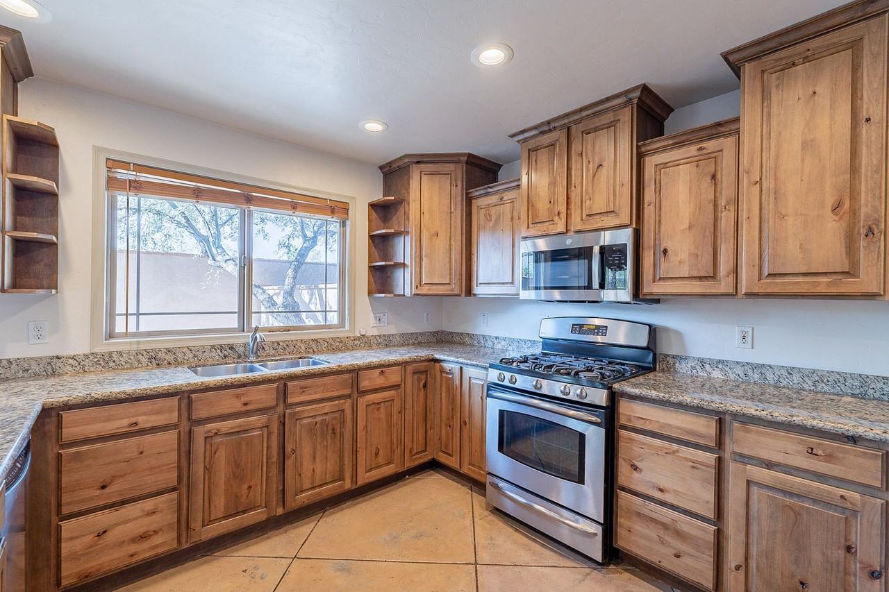 110 S. Placita Colonia Solana - Photo 5 of 30