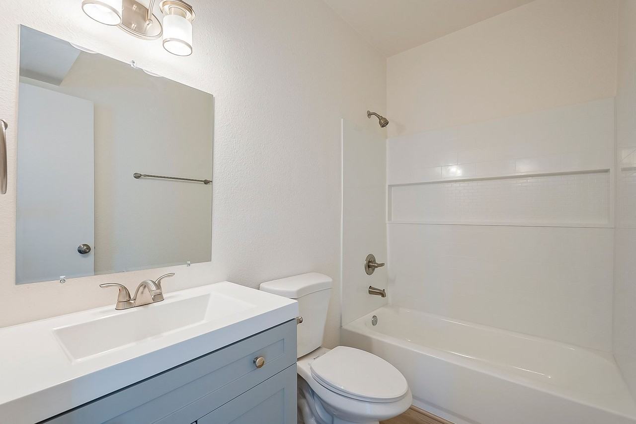 315 & 317 E. Lester St. - Photo 4 of 15