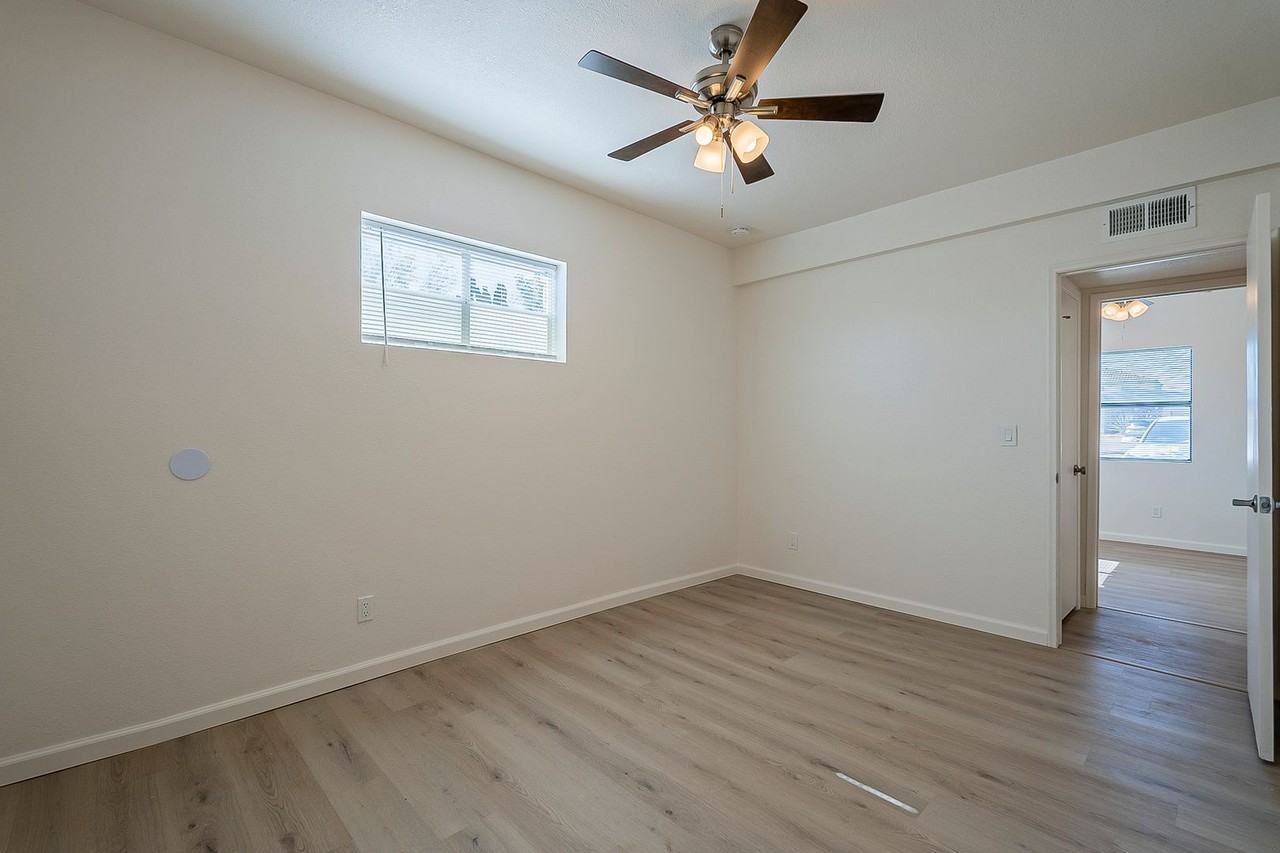 315 & 317 E. Lester St. - Photo 5 of 15