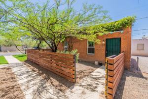 featured image of 305 N Highland Ave