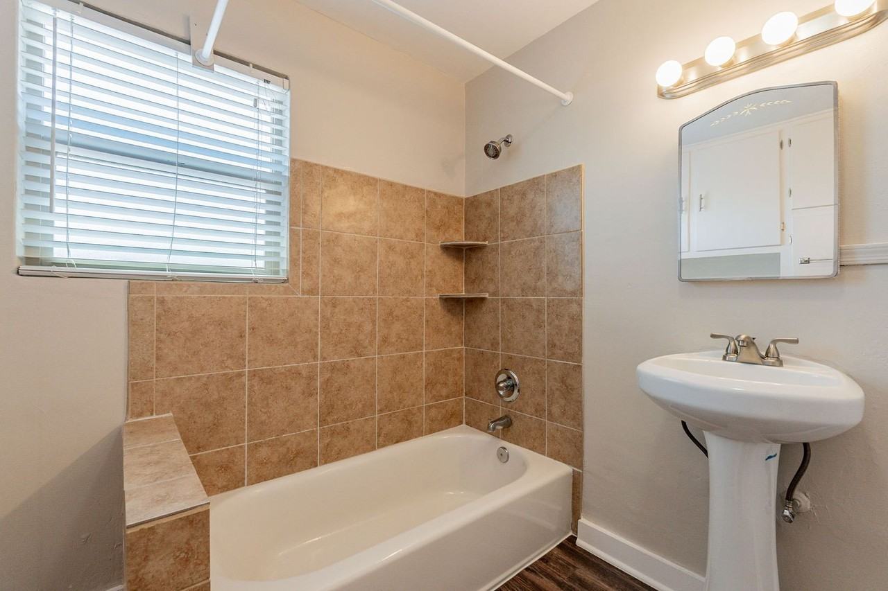 305-315 N. Highland Ave. ( 305, 307, 309, 311A, 311B, 313, 315 ) - Photo 6 of 33