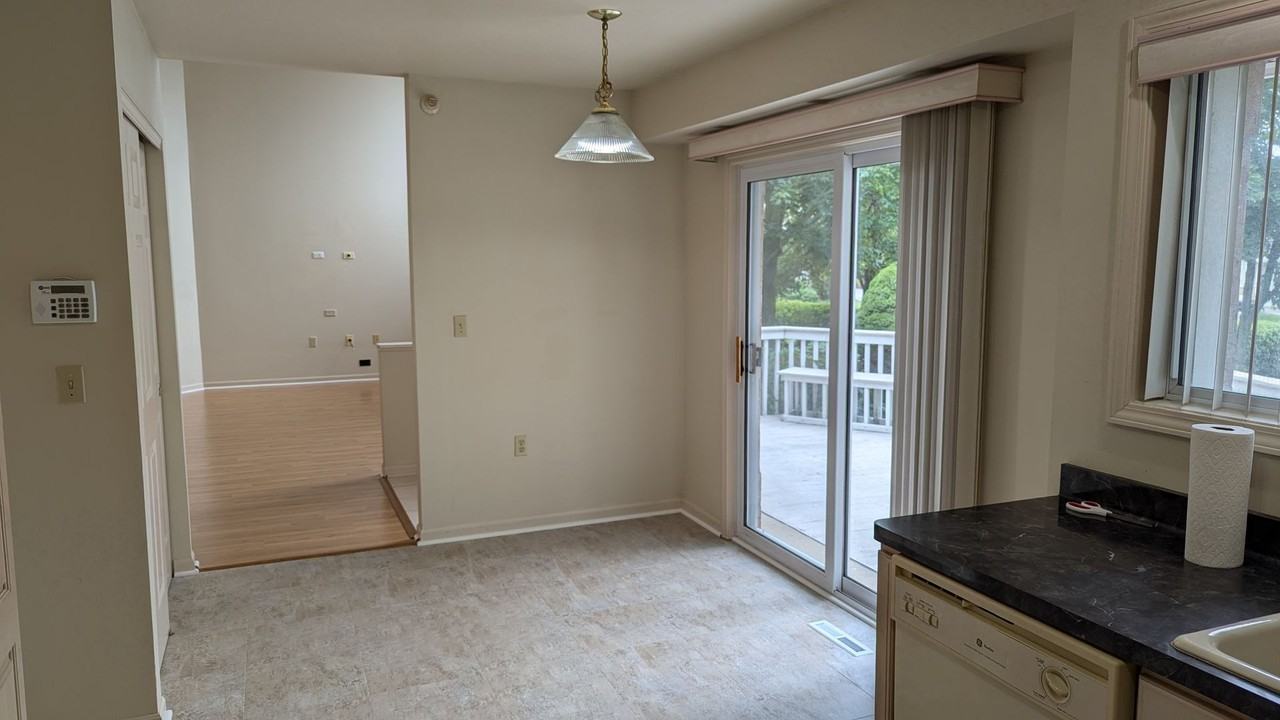 14303 W Waterford Square Dr - Photo 5 of 24