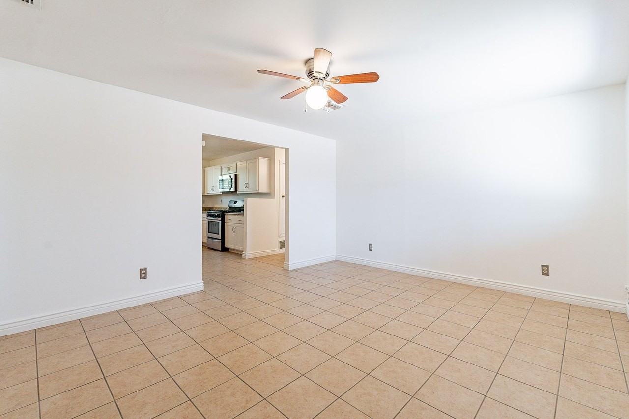 327 E Lester St - Photo 4 of 28