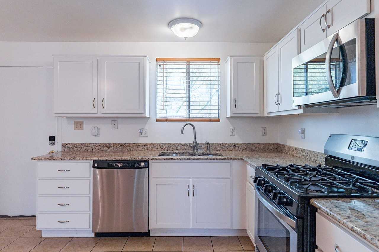 327 E Lester St - Photo 6 of 28