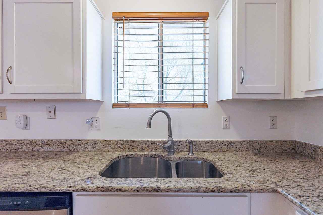 327 E Lester St - Photo 7 of 28
