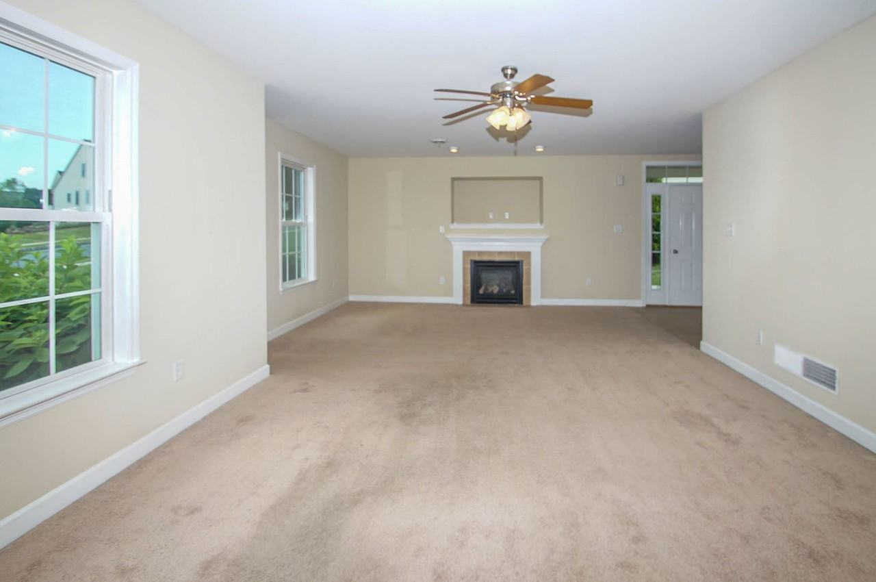 215 Springmont Dr - Photo 2 of 25