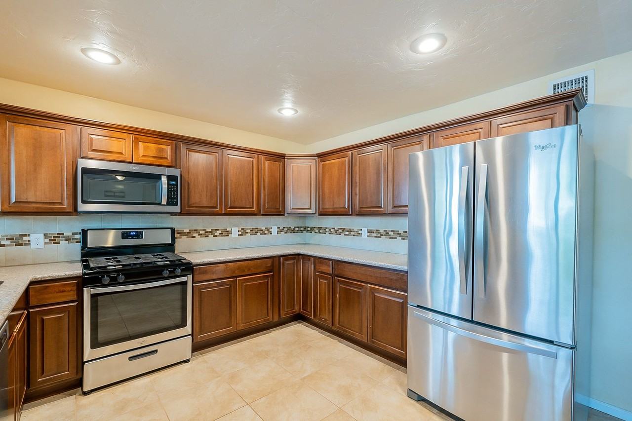 2333 E. Drachman St. - Photo 6 of 40