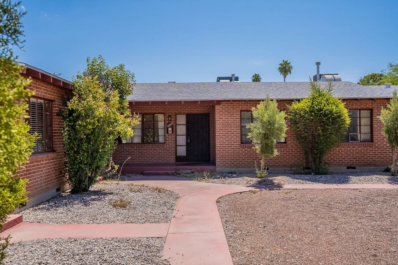 2005-2011 E. 2nd St. ( 2005, 2007, 2009, 2011 ) - Photo 2 of 25