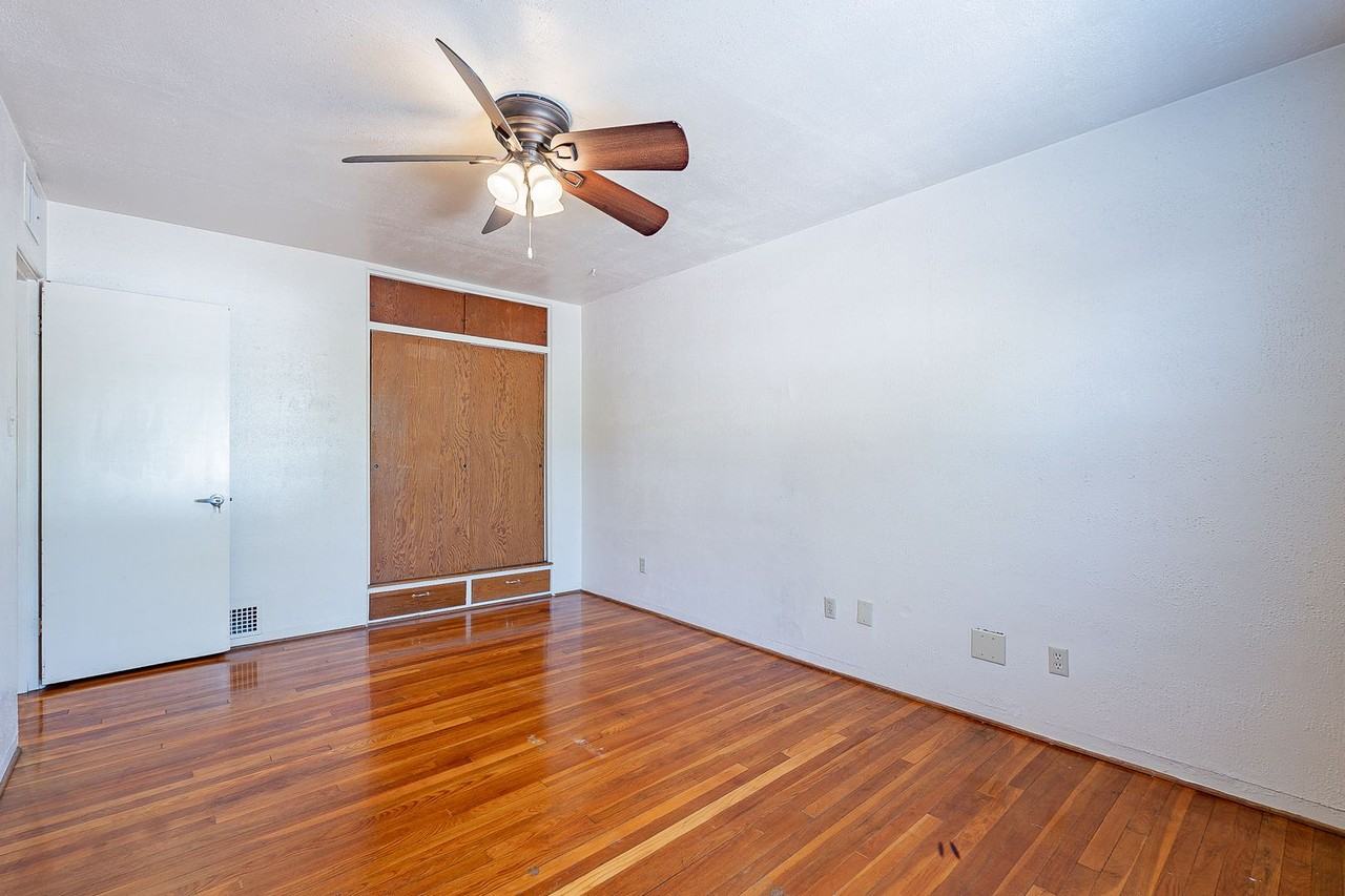 2005-2011 E. 2nd St. ( 2005, 2007, 2009, 2011 ) - Photo 5 of 25