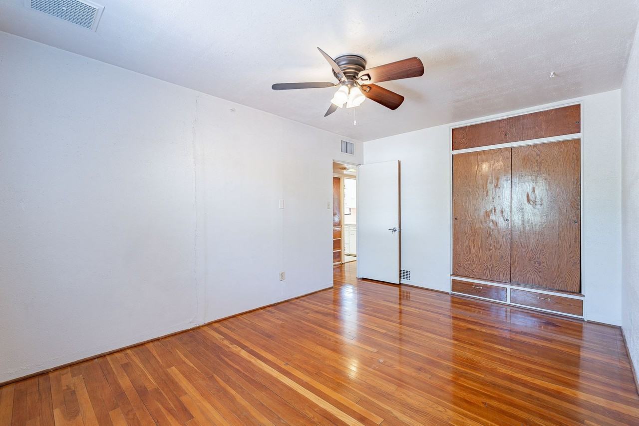 2005-2011 E. 2nd St. ( 2005, 2007, 2009, 2011 ) - Photo 6 of 25